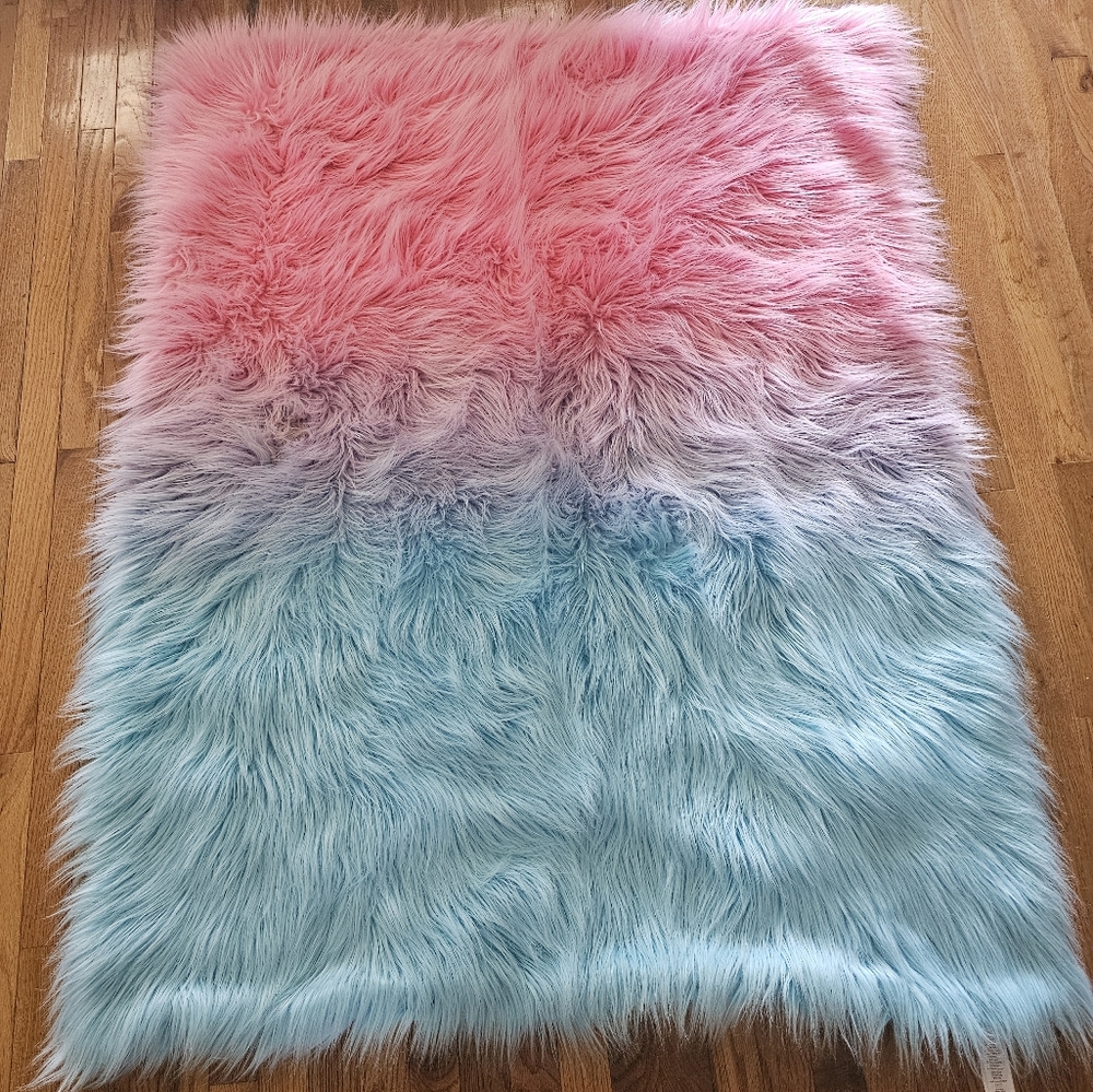 Pottery Barn Teen ombre Himalayan faux fur throw